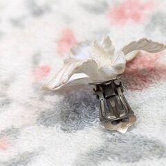 ☆ブローチ　花　カトレア　サイズ：W：約4.0ｃｍ　H：約3.5ｃｍ　中古品　の画像