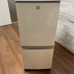 【引き取り者決定済】 シャープ冷蔵庫 137L SJ-14E5-KW