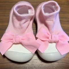 【美品】ピンクリボンルームシューズ6〜12m