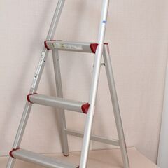 ☆★アルミ　脚立　三脚　天板まで79㎝　全長132㎝