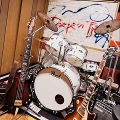 バンドやってます！音楽友達欲しい🤩