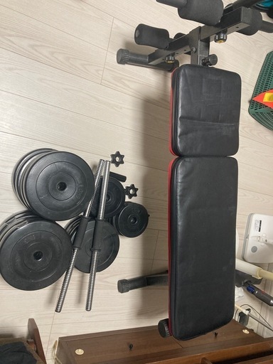 ダンベル、フラットベンチ、筋トレ