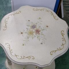 アンティーク調サイドテーブル　55×55×65の画像