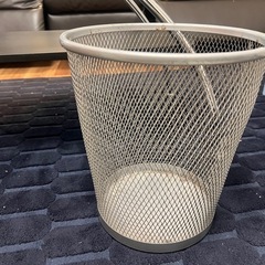 ガラステーブル（ニトリ）ゴミ箱付きの画像