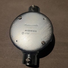 新品未使用  パナソニック ねじなし丸型露出ボックス 2方出 呼...