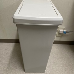 ゴミ箱　蓋付き　白