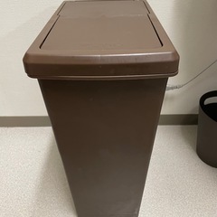 ゴミ箱　蓋付き　茶色