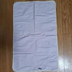 無料❗少々難あり。オムツ替えシート　赤の画像