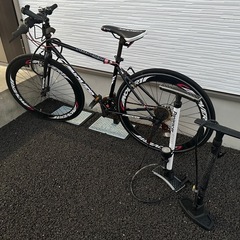 クロスバイク、空気入れ×2の画像