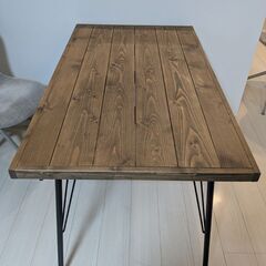 パイン無垢材 ダイニングテーブルの画像