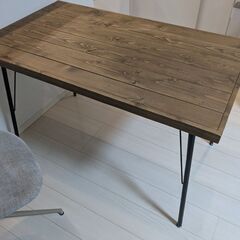 パイン無垢材 ダイニングテーブルの画像