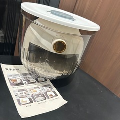 新品未使用 おしゃれ！ 米びつ　容器  ドッグフード入れとしてもの画像