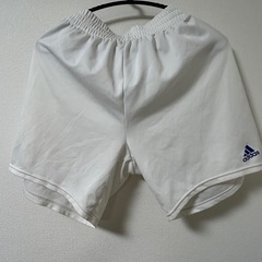 adidas ハーフパンツ 白