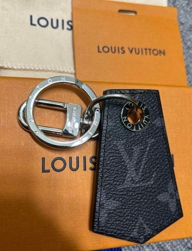 LOUIS VUITTON キーホルダー 黒
