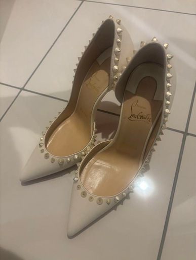 Christian Louboutin スタッズ付きパンプス（箱あり）