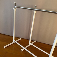 ニトリ　ハンガーラック　２本の画像