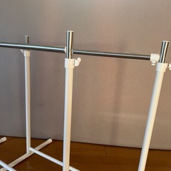 ニトリ　ハンガーラック　２本の画像