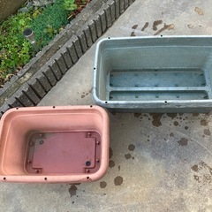 園芸用プランター２つの画像