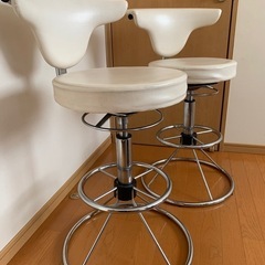 カウンター椅子2脚セットの画像