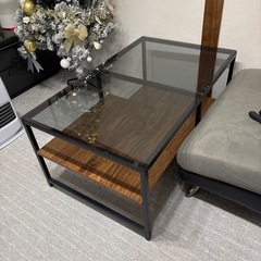 美品✨ガラスローテーブルの画像