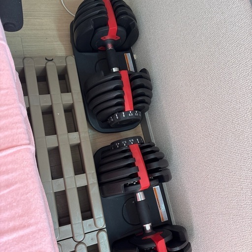ダンベルとベンチ