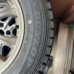 ダンロップ　スタッドレスタイヤ　VELVAのホイル付き　205/65R15 4本セットの画像