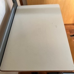祝日値下げします小学校　机の画像
