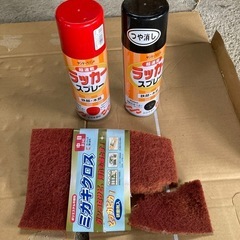 ラッカースプレー赤、黒少し使用　クロス付
