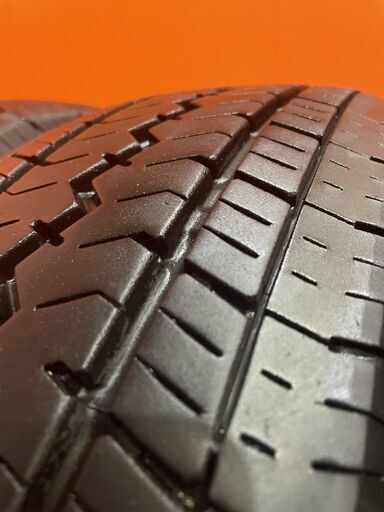 TOYO V-02e 195/80R15 107/105N LT 15インチ 夏タイヤ 4本 23年製 バリ溝 ハイエース キャラバン等　(VTI087)