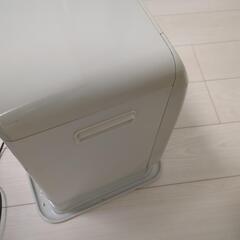 灯油ストーブ、の画像