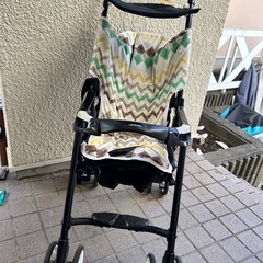 決定　
ベビーカー