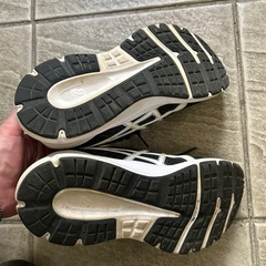 一時停止　
asics スニーカー　ジョギングシューズ23.5の画像