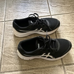 一時停止　
asics スニーカー　ジョギングシューズ23.5