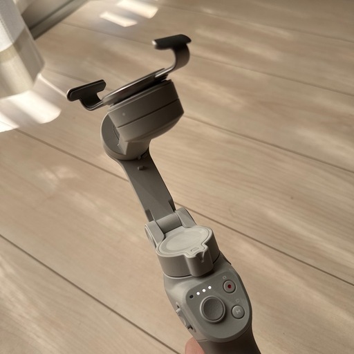 DJI OM 4 SE スマートフォンジンバル 3軸スタビライザー 手ブレ補正 マグネット着脱式デザイン 携帯性 折りたたみ設計 分身パノラマ ジェスチャー操作 ActiveTrack 3.0 Vlog撮影 DynamicZoom iOS/Androidも対応