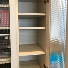 断捨離中☺︎　カントリー調の白い食器棚♡収納大容量♡棚可動式の画像