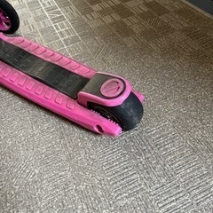 子供用キックボードの画像
