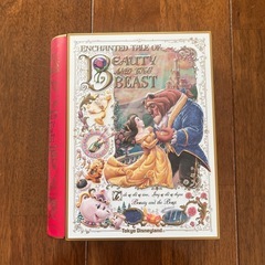 ディズニーの可愛い本型の缶