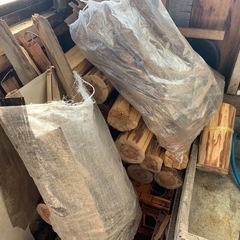 マキ　薪　焚き火　バーベキュー　キャンプ