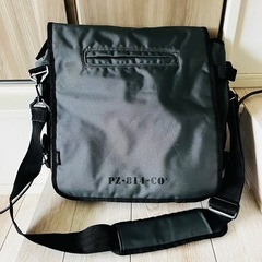 FOURSQUARE PZ-814-CO 黒 メッセンジャーバッグ