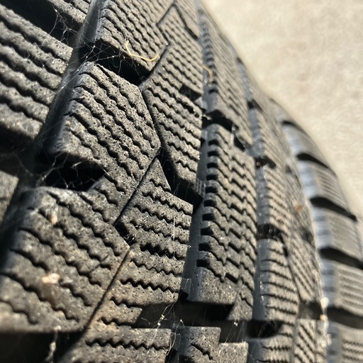 225／45r18 溝まだまだあります。レボーグ純正ホイールスタッドレスタイヤ 