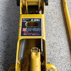油圧ジャッキ2.25tの画像