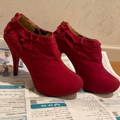 赤ヒールパンプスの画像