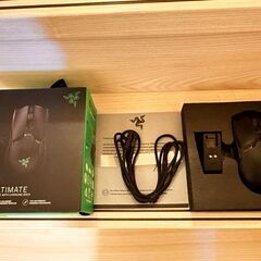 Razer ゲーミングマウス Viper Ultimate 高速無線 軽量 74g Focus+センサー 20000DPI 光学スイッチ 8ボタン 充電スタンド付 Chromaの画像
