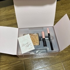 メナード　シャイニングコフレ
