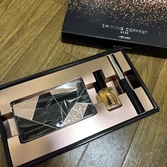 メナード　シャイニングコフレ
