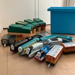 プラレール トーマス　車両セット　たためるトーマス機関庫の画像
