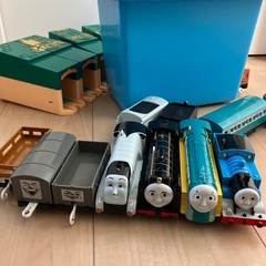 プラレール トーマス　車両セット　たためるトーマス機関庫の画像