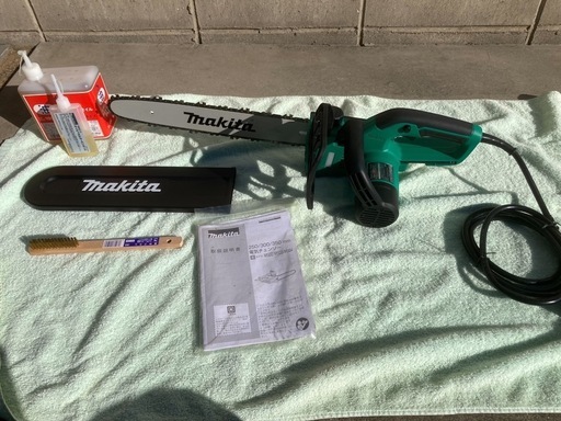 新品同様 makitaマキタ 電気チェンソー