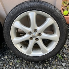 ホイル付きスタットレスタイヤの画像