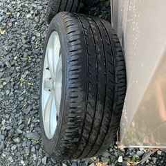 ホイル付きスタットレスタイヤの画像